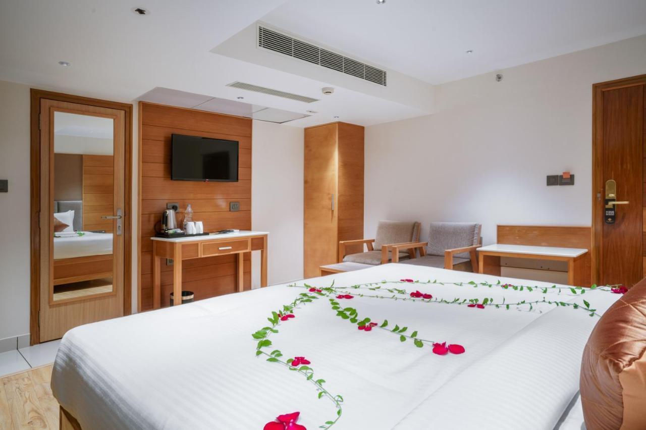 Townbridge Hotels & Suites Kochi Zewnętrze zdjęcie