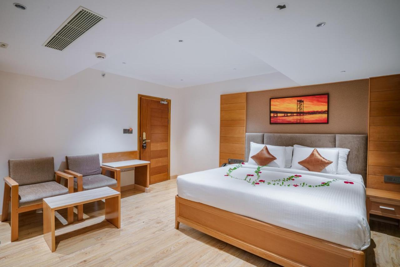 Townbridge Hotels & Suites Kochi Zewnętrze zdjęcie