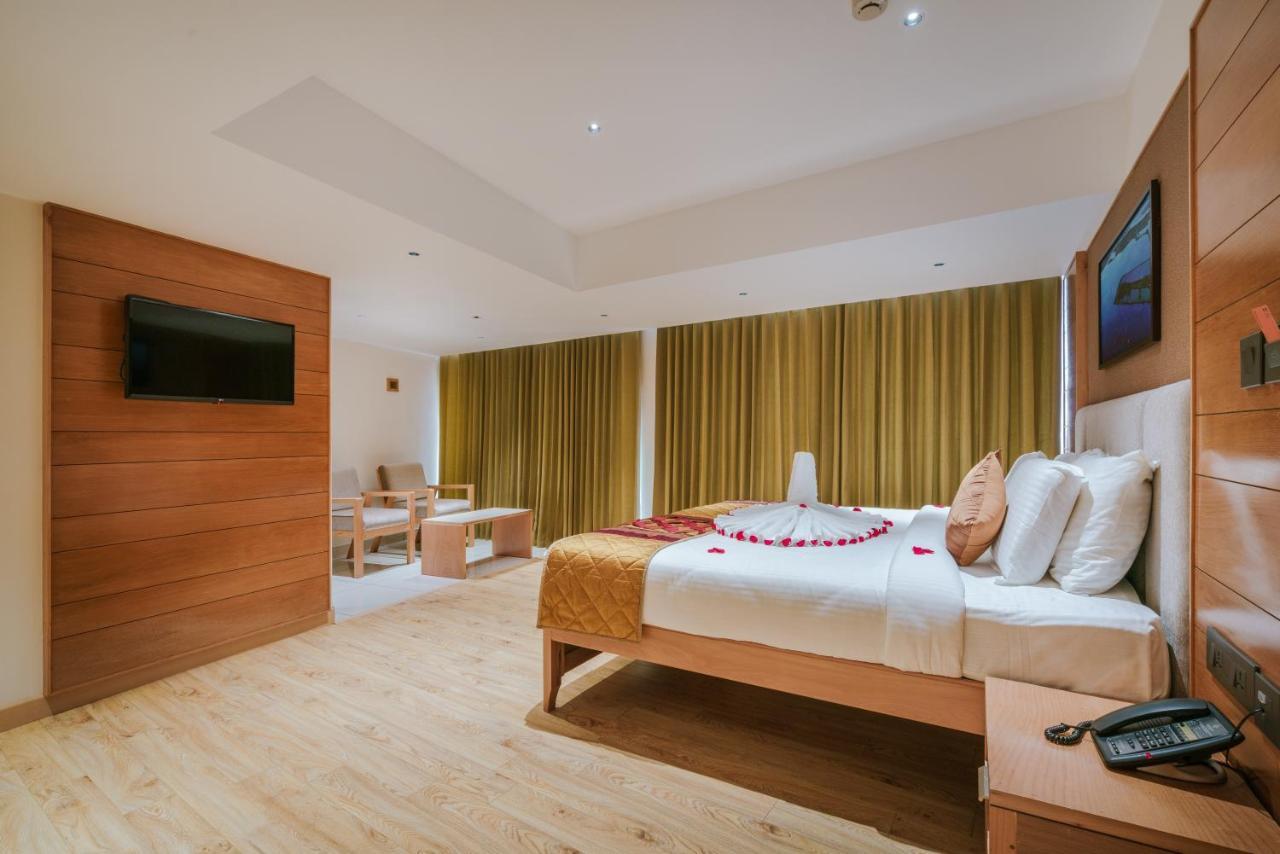 Townbridge Hotels & Suites Kochi Zewnętrze zdjęcie