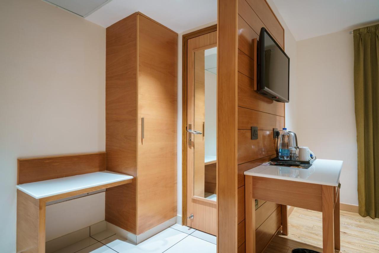 Townbridge Hotels & Suites Kochi Zewnętrze zdjęcie