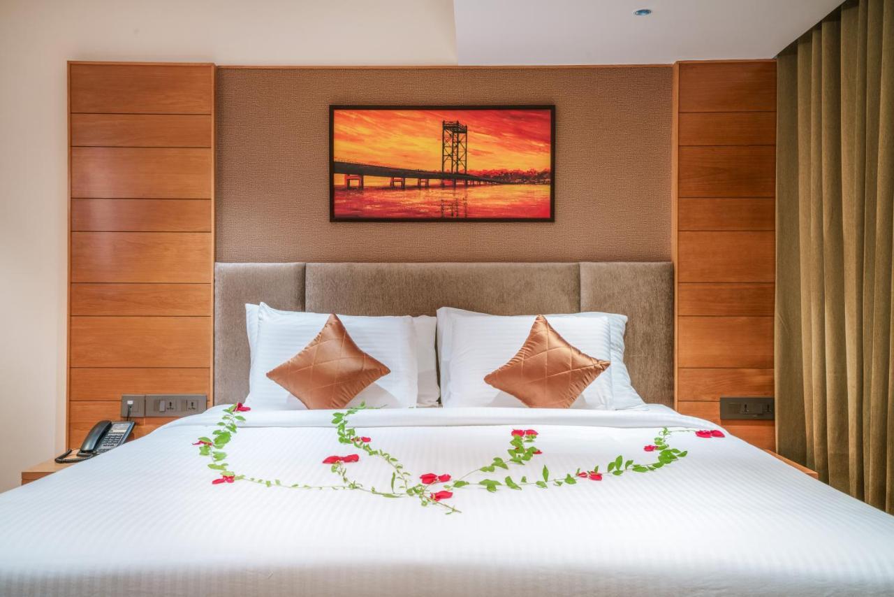 Townbridge Hotels & Suites Kochi Zewnętrze zdjęcie