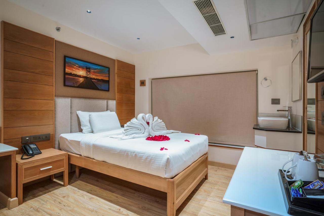 Townbridge Hotels & Suites Kochi Zewnętrze zdjęcie