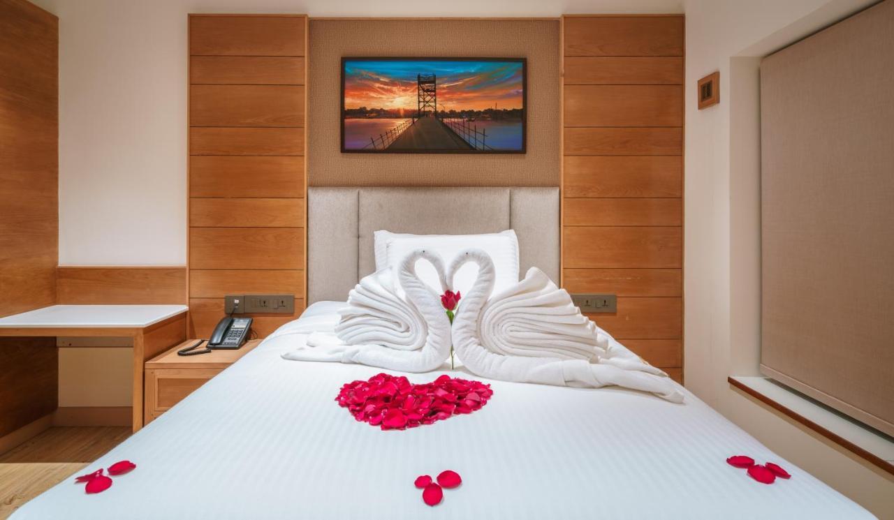 Townbridge Hotels & Suites Kochi Zewnętrze zdjęcie