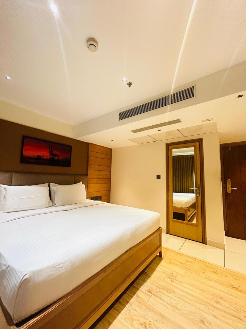 Townbridge Hotels & Suites Kochi Zewnętrze zdjęcie