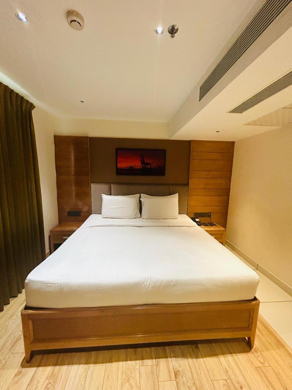 Townbridge Hotels & Suites Kochi Zewnętrze zdjęcie