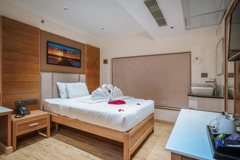 Townbridge Hotels & Suites Kochi Zewnętrze zdjęcie